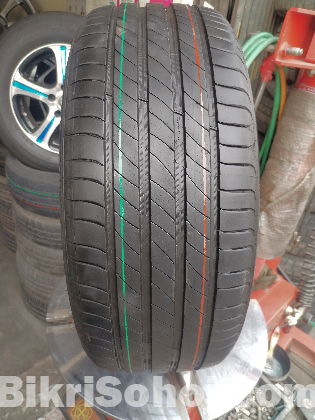 Micheline Primacy4 225/50R18 Tire 2 Piece